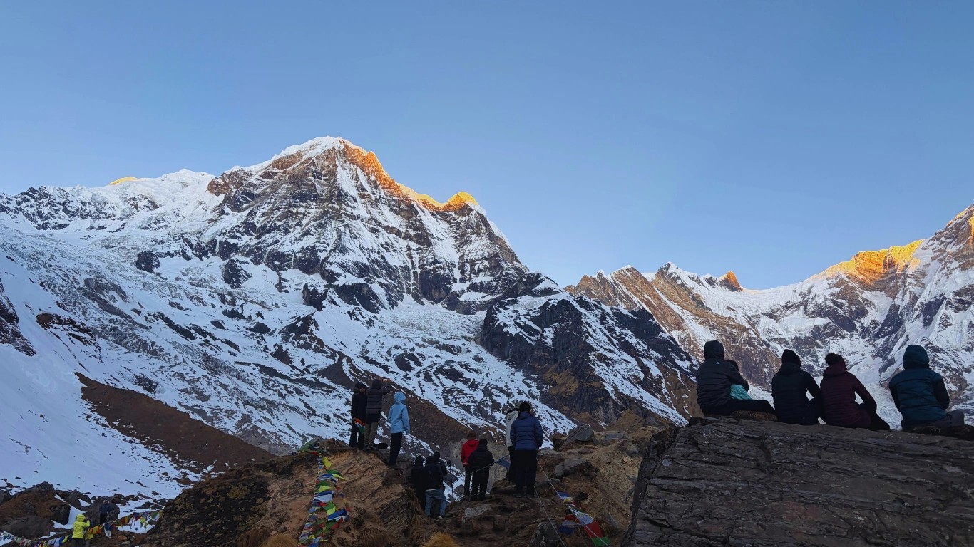 when is the best time to trek to annapurna base camp?