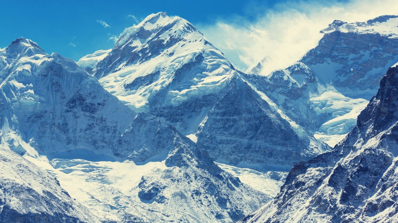 Kanchenjunga mountain nepal