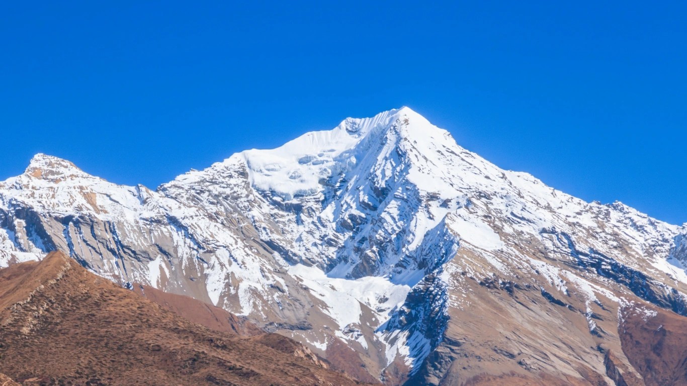 Climbers ascending Pisang Peak, a 6,091m Himalayan peak in Nepal’s Annapurna region.