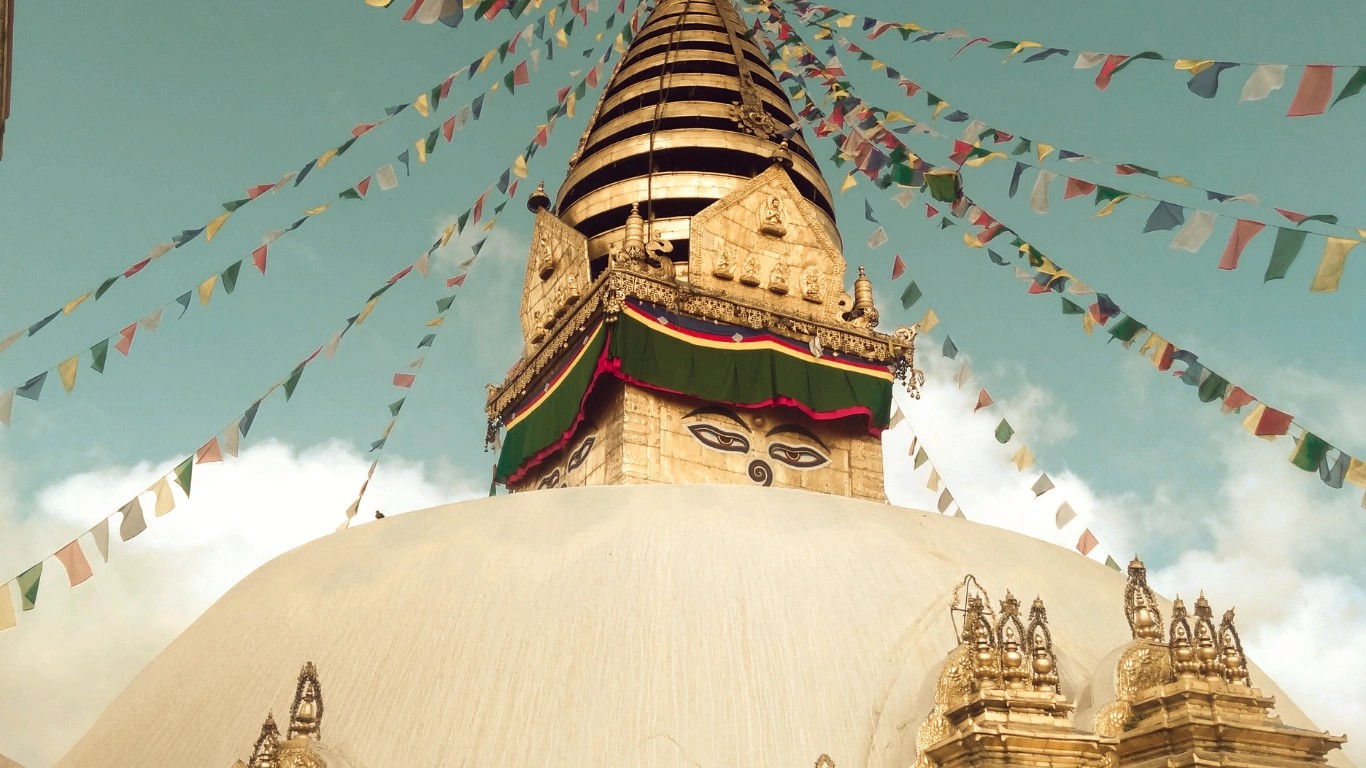 the location of swayambhunath is 3 km from thamel