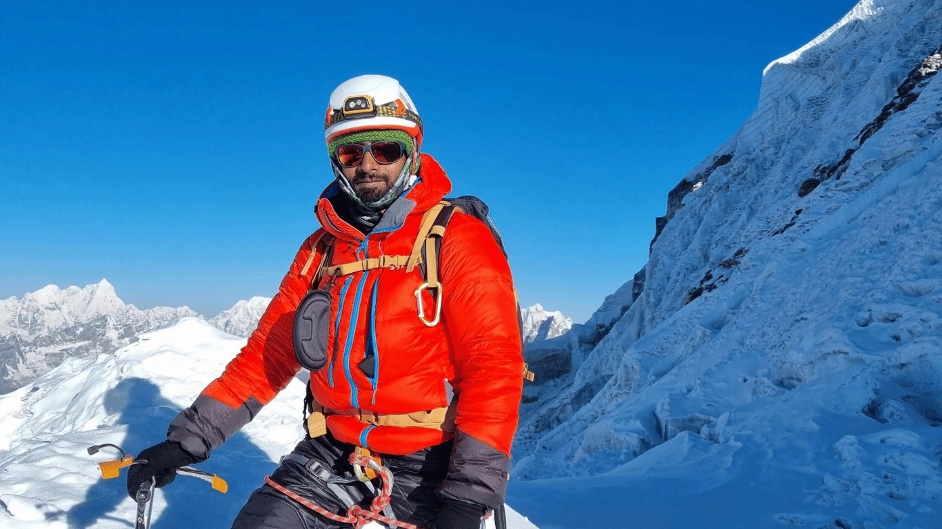 Majestic Trails Nepal NMA licensed climbing team peak climbing group summit success trekking peak Himalaya