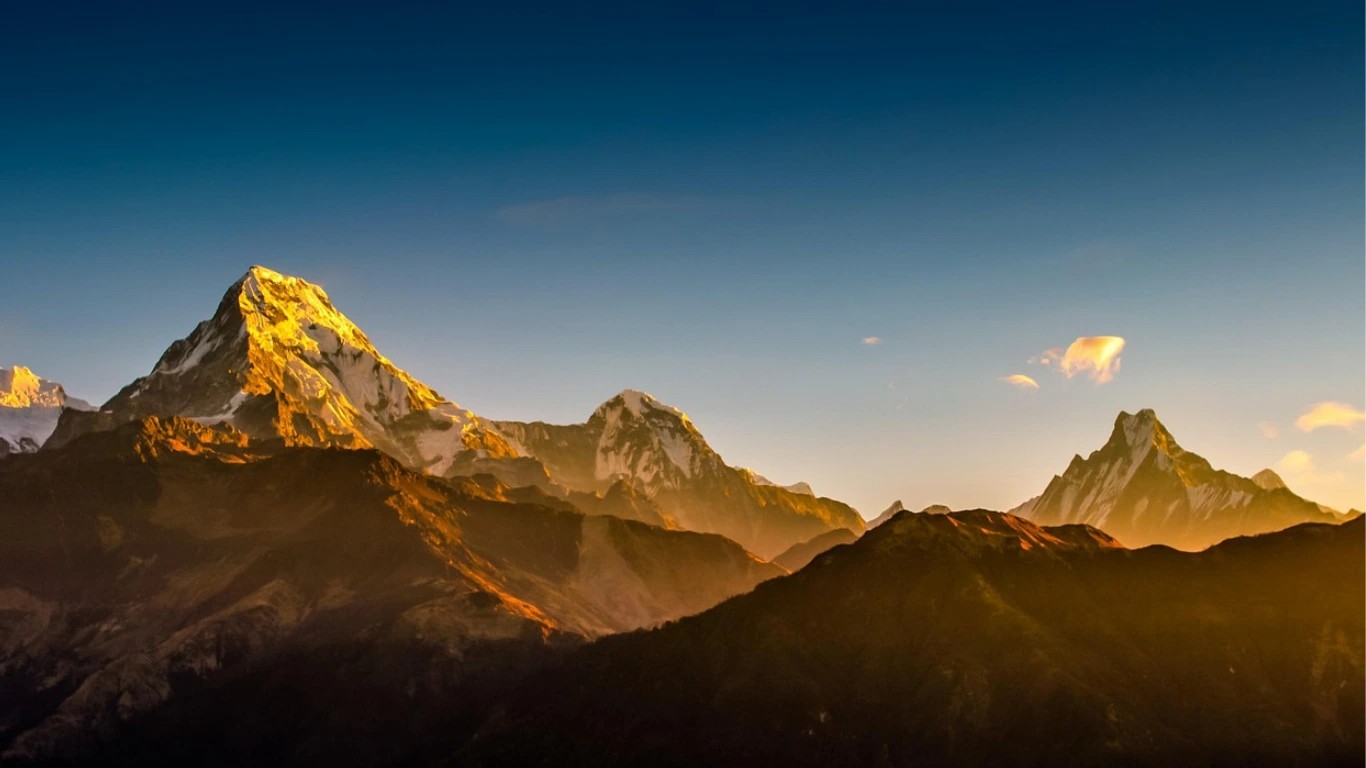 sunrise at poonhill with annapurna ranges backdrop