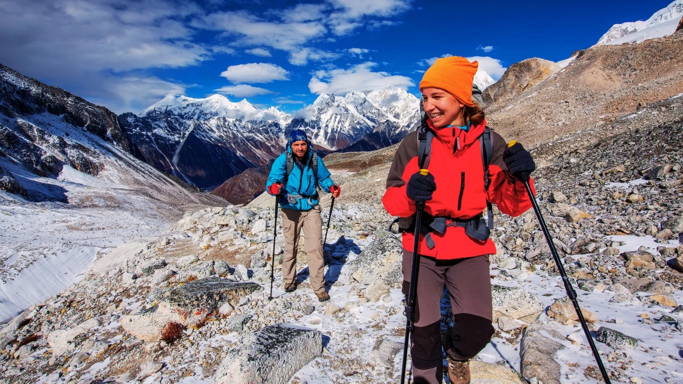 manaslu during group trek